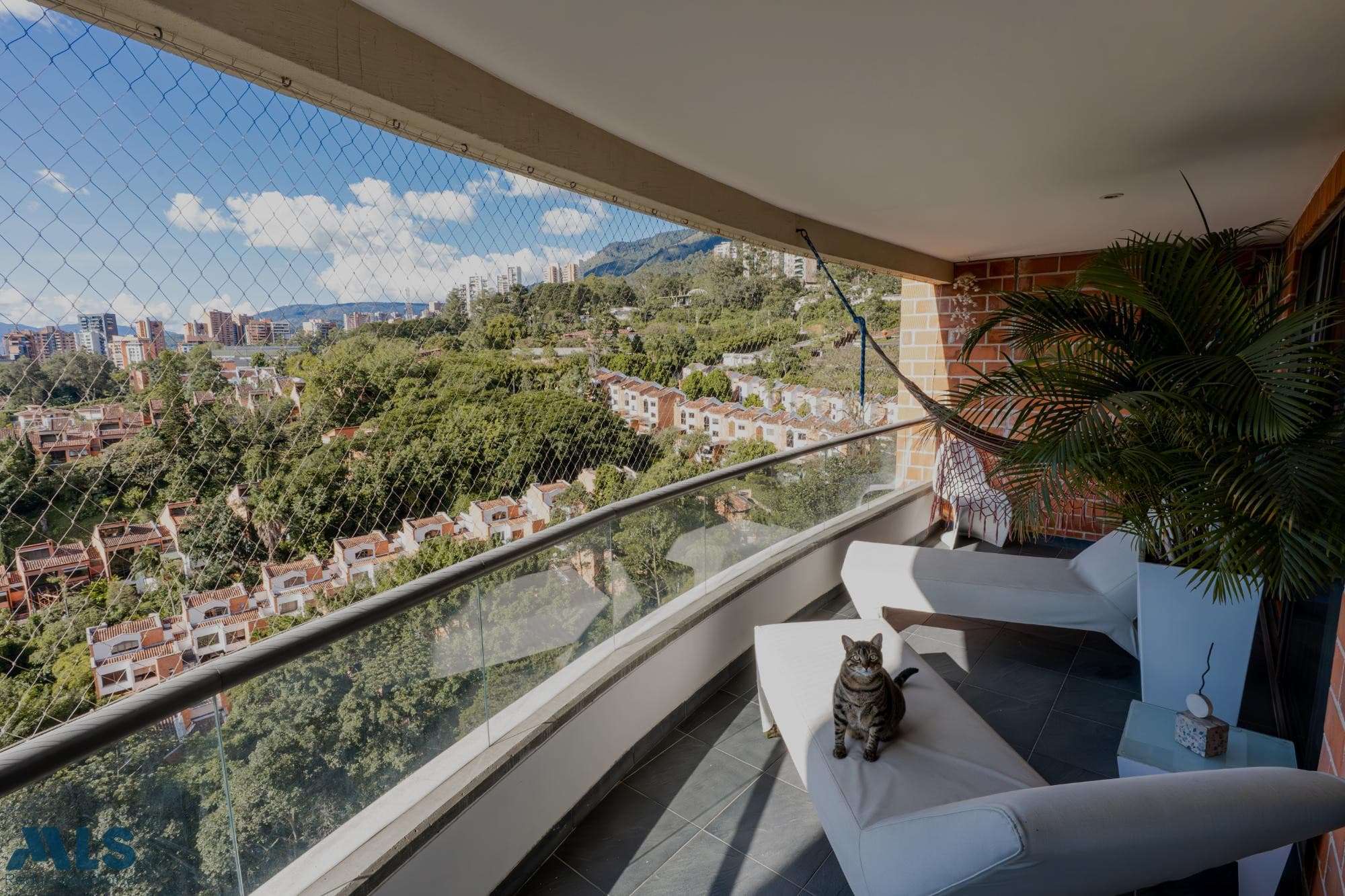 Apartamento en venta en Los Balsos Nº 1, Poblado, Medellín — foto 1 de 19