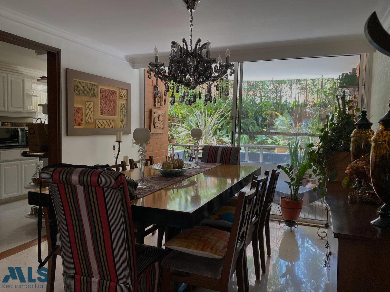 Apartamento en venta en El Tesoro, Poblado, Medellín — foto 1 de 32