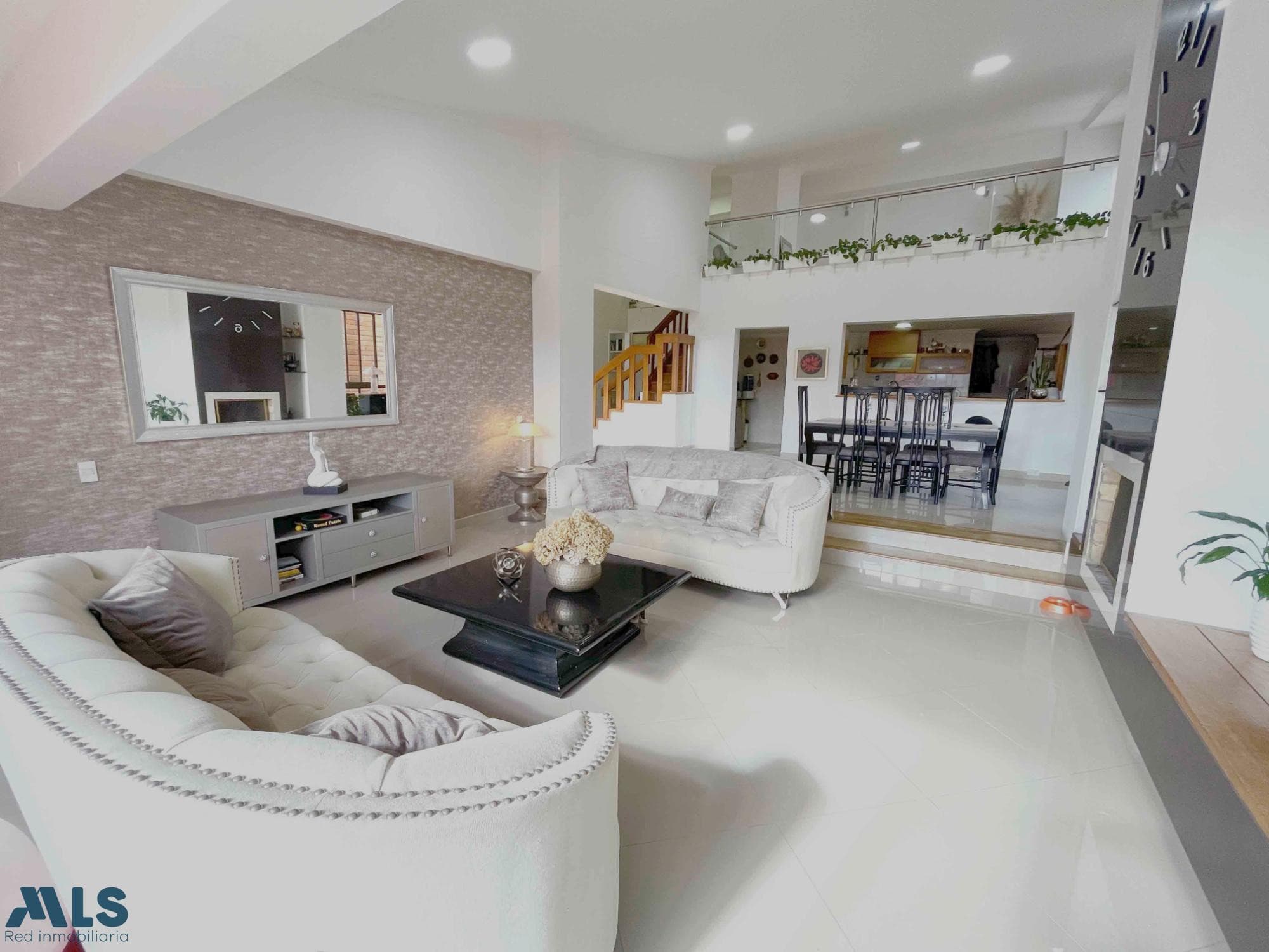 Apartamento en venta en La Visitación, Poblado, Medellín — foto 1 de 40