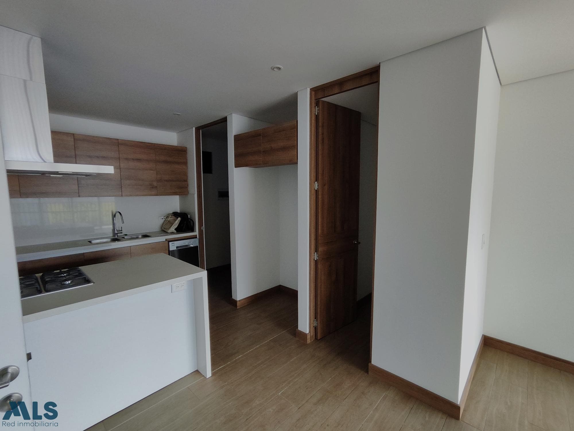 Apartamento en venta en Ciudad Del Rio, Poblado, Medellín — foto 1 de 28
