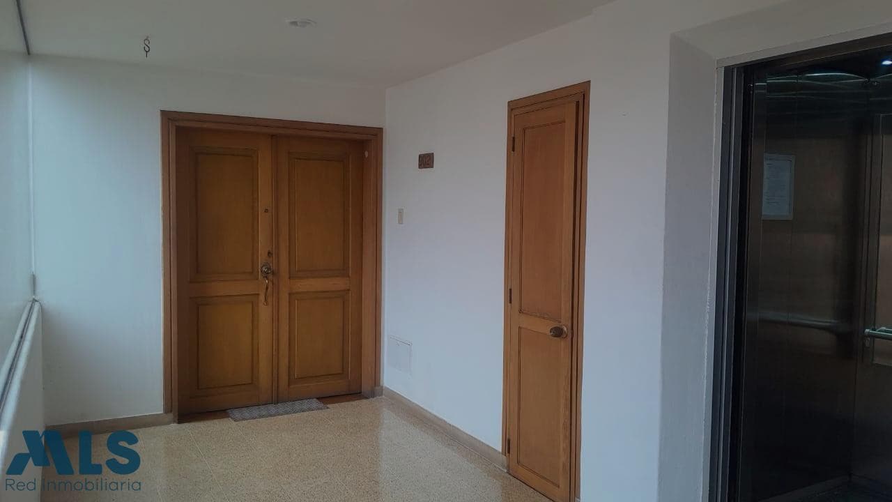 Apartamento en venta en El Poblado, Medellín — foto 1 de 37