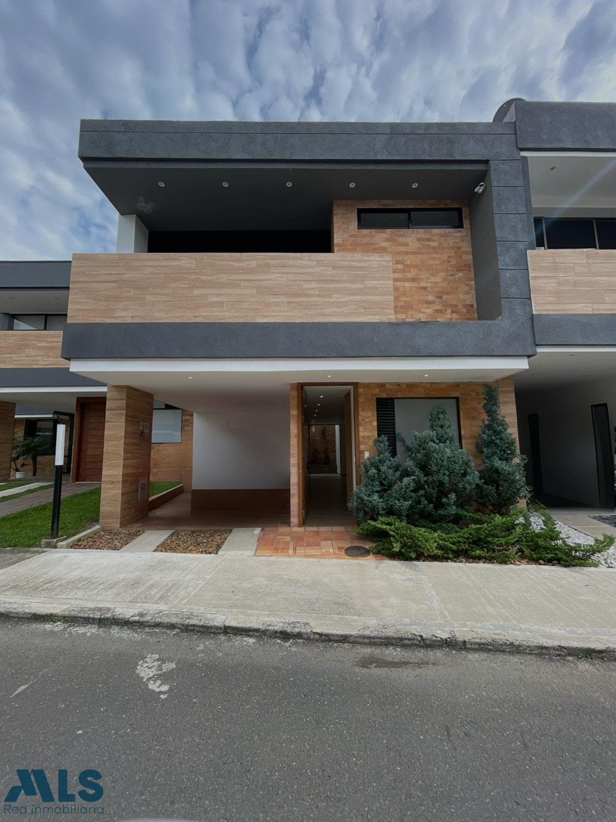 Casa en venta en La Floresta, Oriente Antioqueño, La Ceja — foto 1 de 18