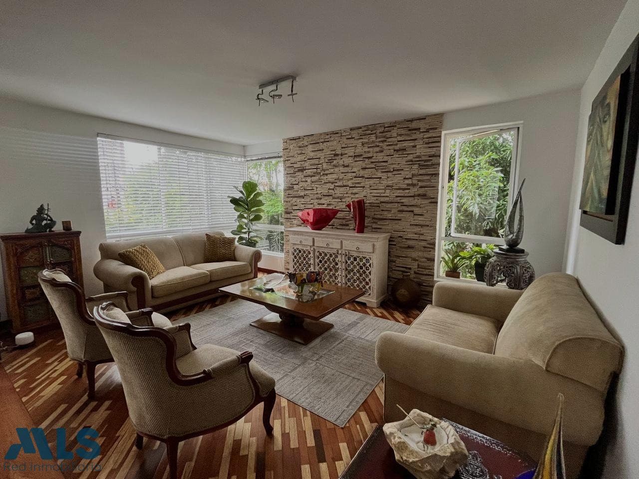 Apartamento en venta en El Tesoro, Poblado, Medellín — foto 1 de 20