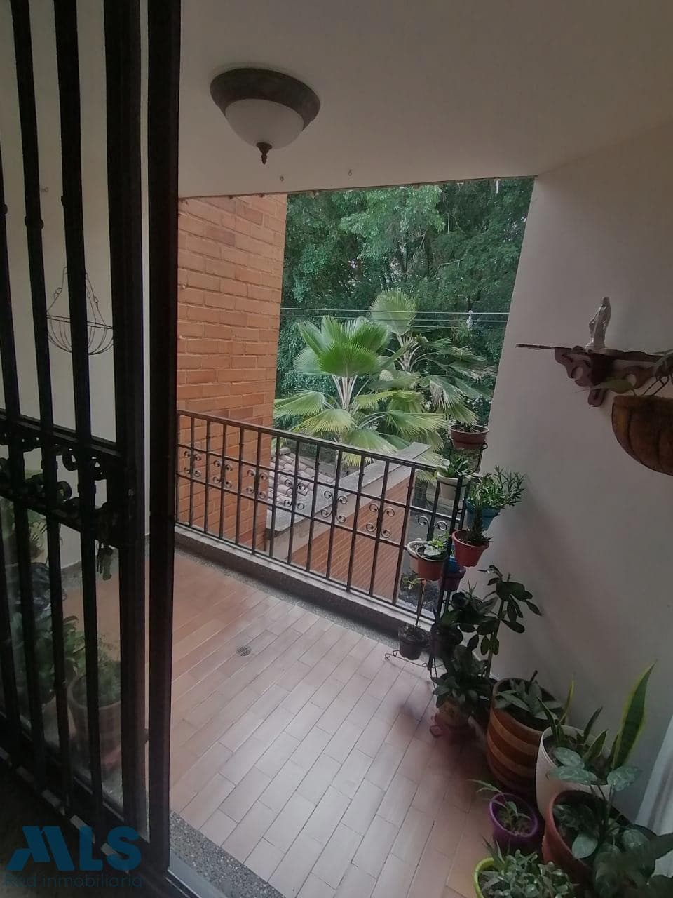Casa en venta en La Castellana, Laureles, Medellín — foto 1 de 17