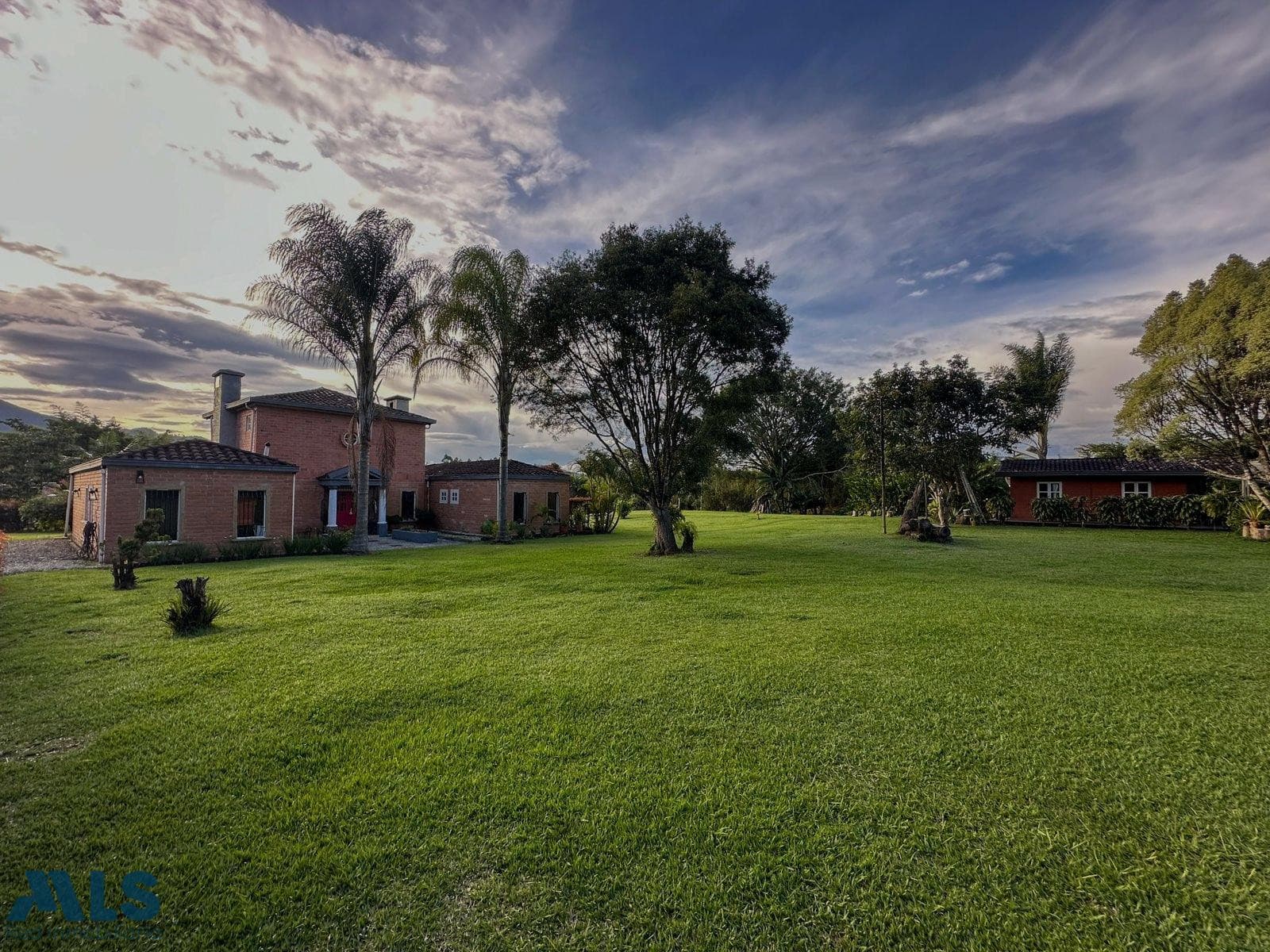 Casa en venta en V. Guayabito, Oriente Antioqueño, Rionegro — foto 1 de 19