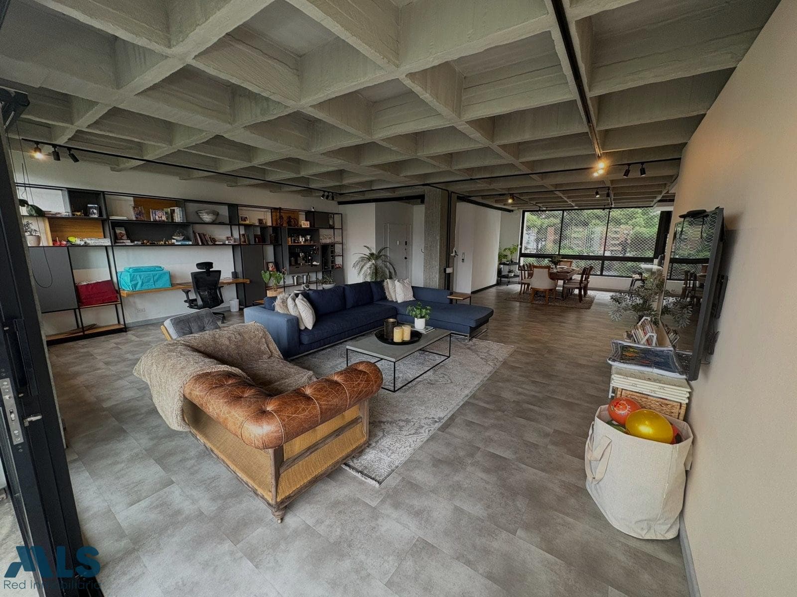 Apartamento en venta en El Campestre, Poblado, Medellín — foto 1 de 8