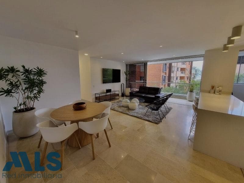 Apartamento en venta en Lalinde, Poblado, Medellín — foto 1 de 42