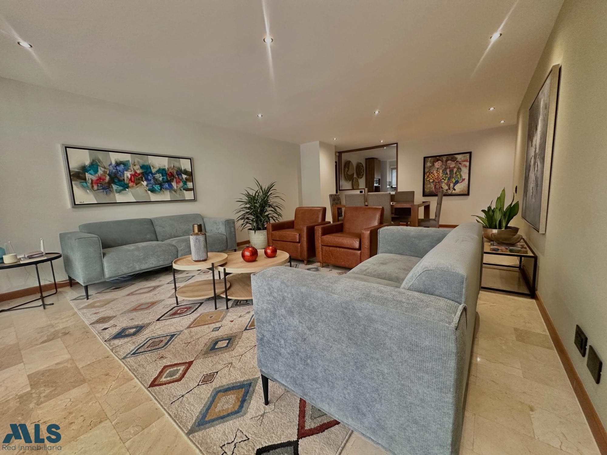 Apartamento en venta en La Frontera, Poblado, Medellín — foto 1 de 16