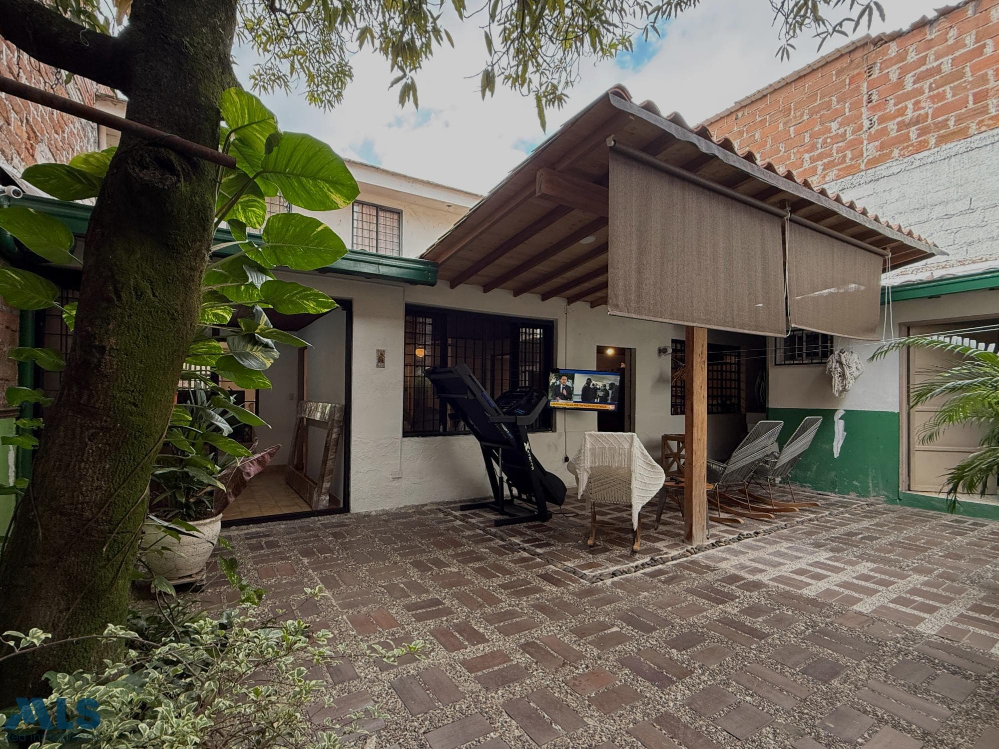 Casa en venta en San Joaquín, Laureles, Medellín — foto 1 de 44