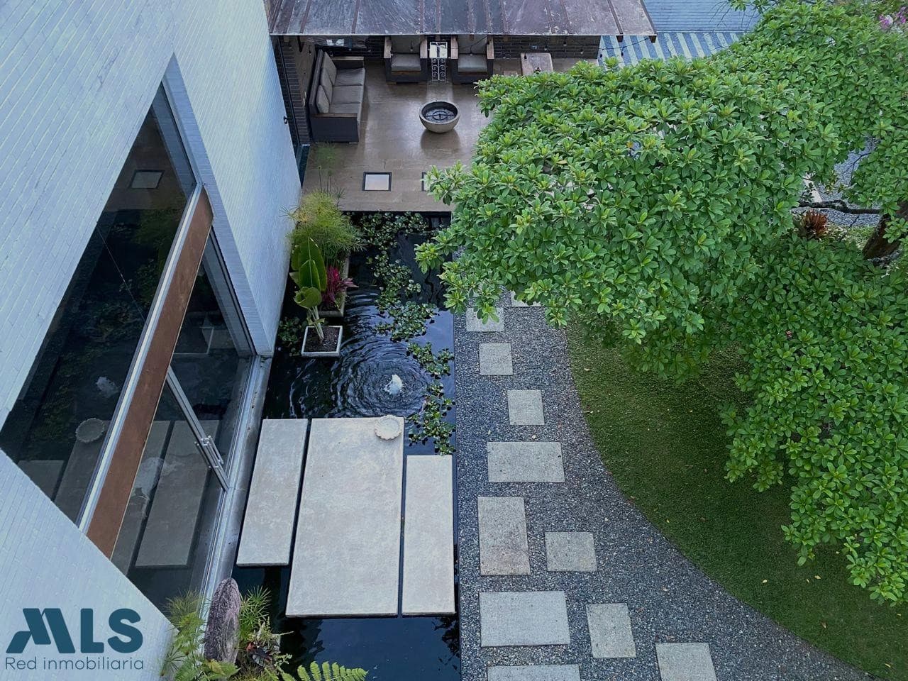 Casa en venta en Alto De Las Palmas, Poblado, Medellín — foto 1 de 37