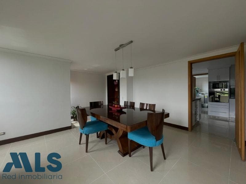 Apartamento en venta en El Campestre, Poblado, Medellín — foto 1 de 36