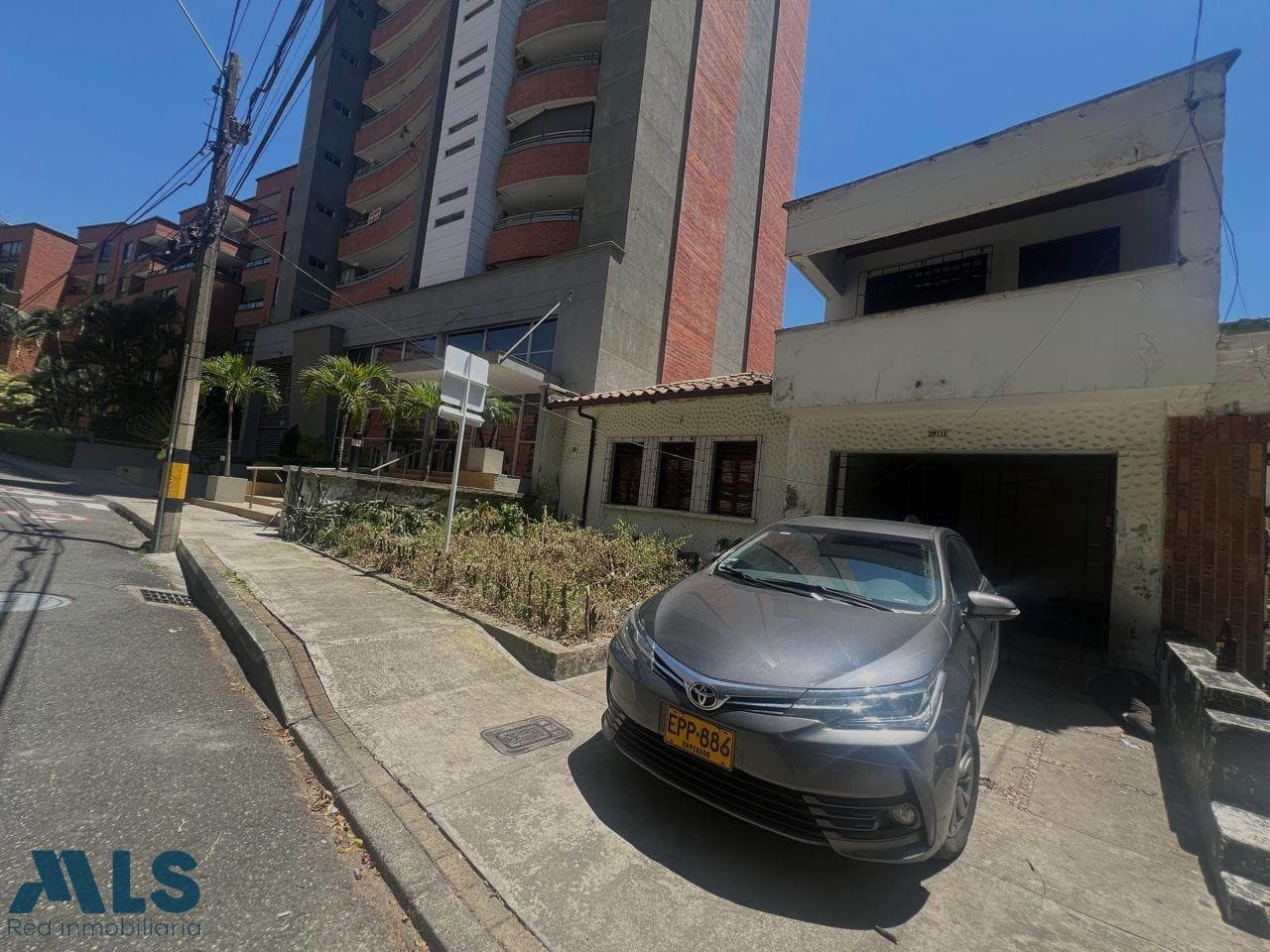 Casa en venta en Laureles, Medellín — foto 1 de 8