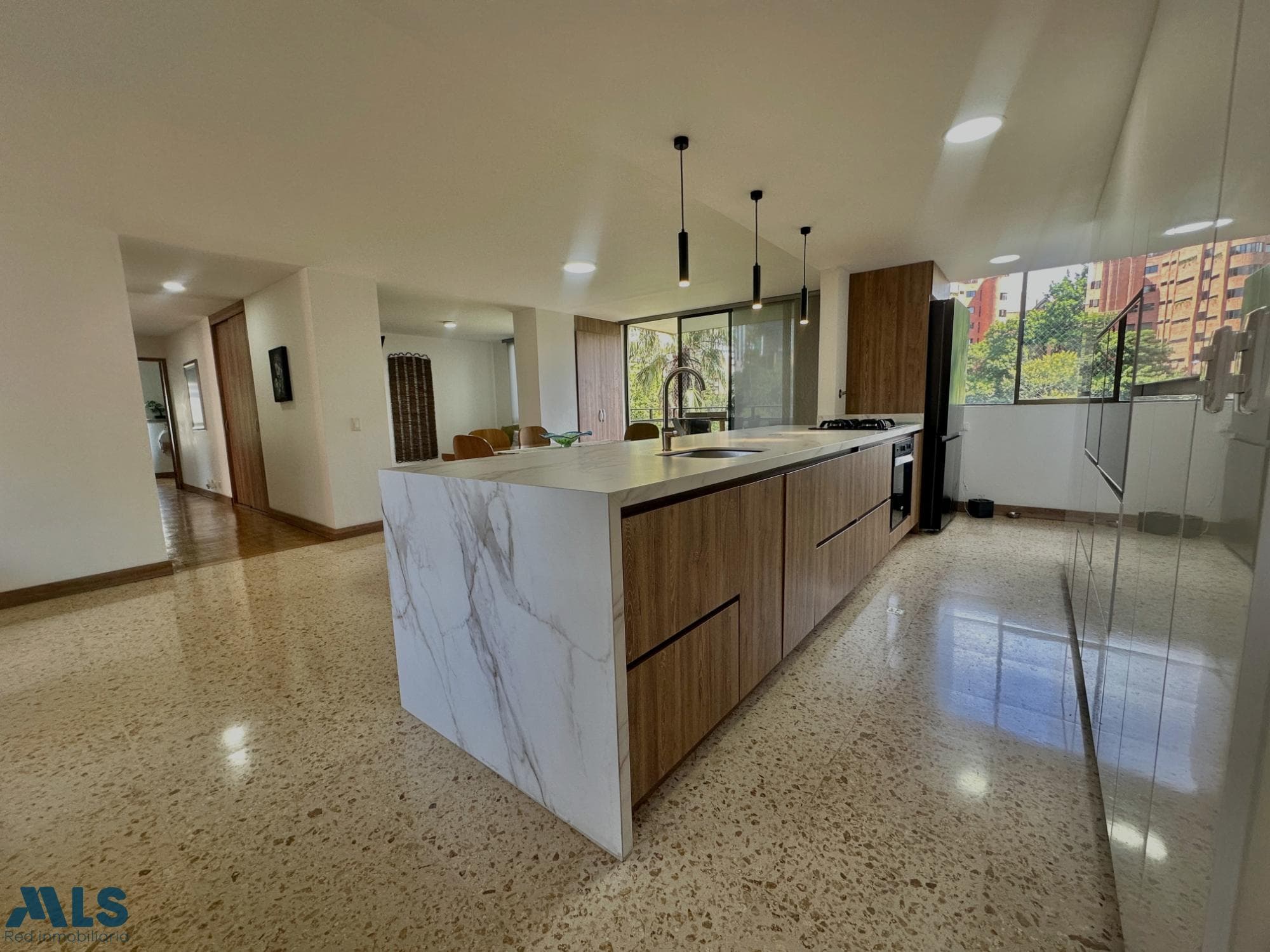 Apartamento en venta en Patio Bonito, Poblado, Medellín — foto 1 de 16