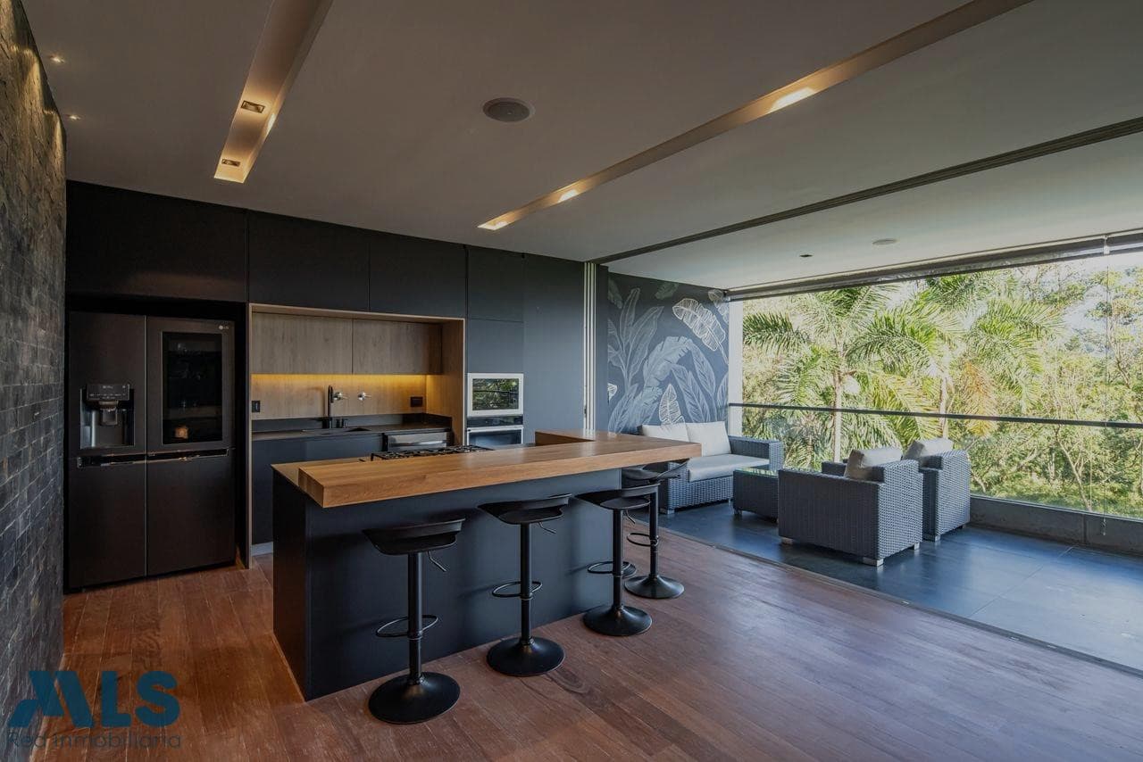 Apartamento en venta en San Lucas, Poblado, Medellín — foto 1 de 8