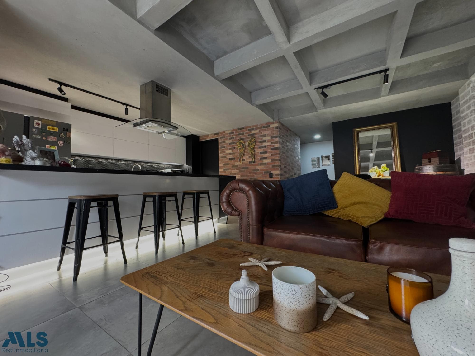 Casa en venta en Castropol, Poblado, Medellín — foto 1 de 50