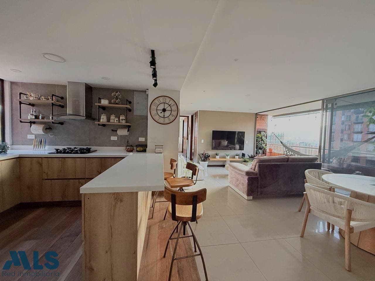 Apartamento en venta en Las Lomas Nº 2, Poblado, Medellín — foto 1 de 8