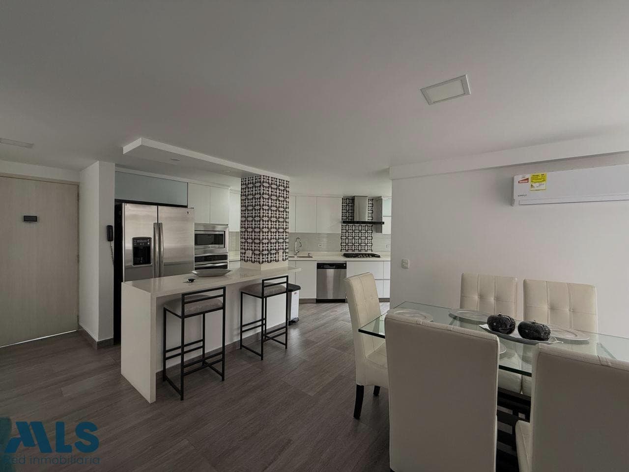 Apartamento en venta en Las Lomas Nº 2, Poblado, Medellín — foto 1 de 12