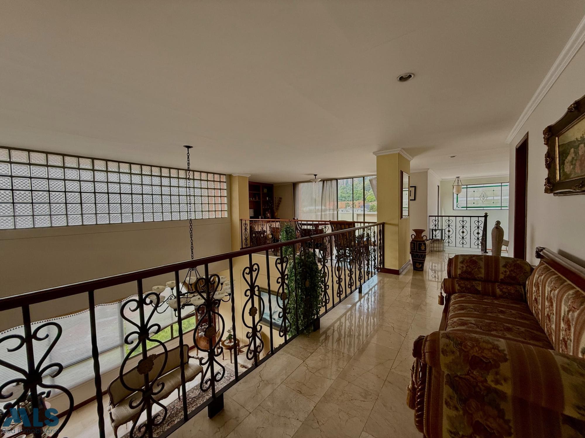 Apartamento en venta en Las Santas, Poblado, Medellín — foto 1 de 24