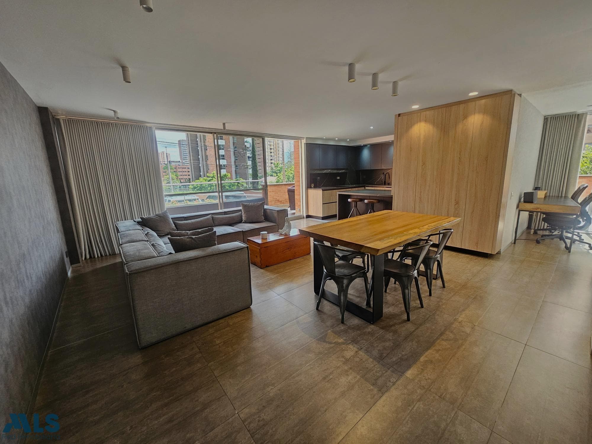 Apartamento en venta en Loma De Los Parra, Poblado, Medellín — foto 1 de 31