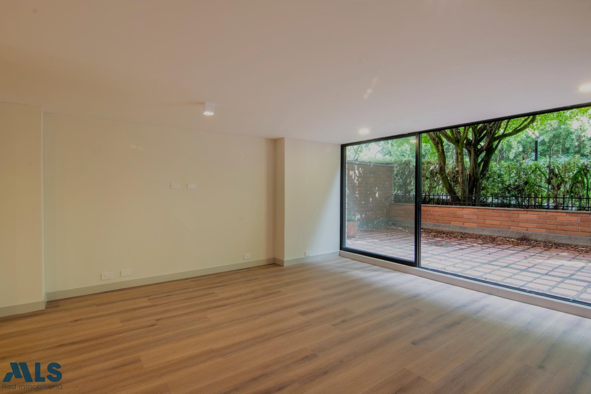 Apartamento en venta en El Campestre, Poblado, Medellín — foto 1 de 22