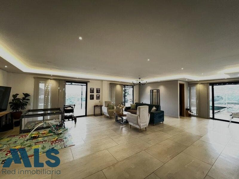Casa en venta en Urbano (La Ceja), Oriente Antioqueño — foto 1 de 23