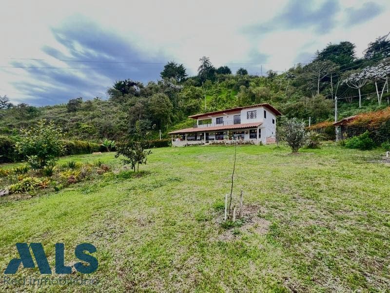 Casa en venta en Urbano (La Ceja), Oriente Antioqueño — foto 1 de 16
