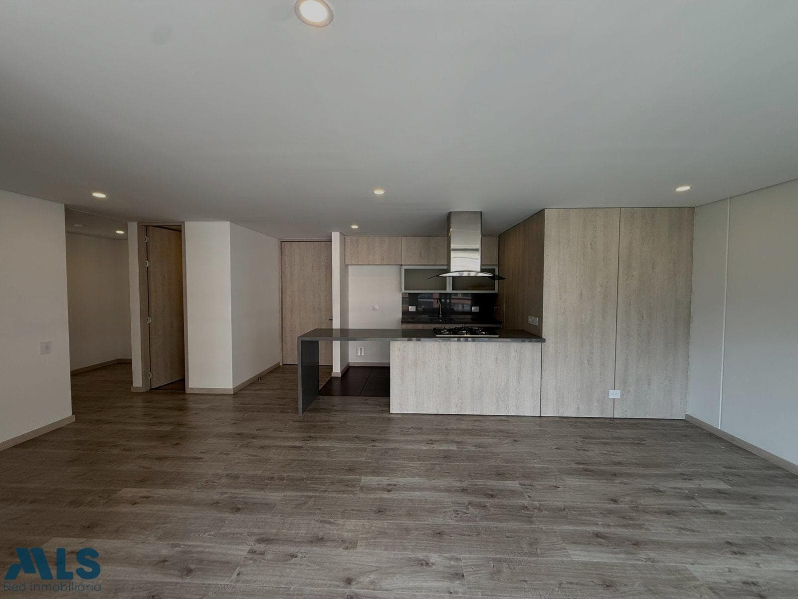 Apartamento en venta en Altos Del, Poblado, Medellín — foto 1 de 36