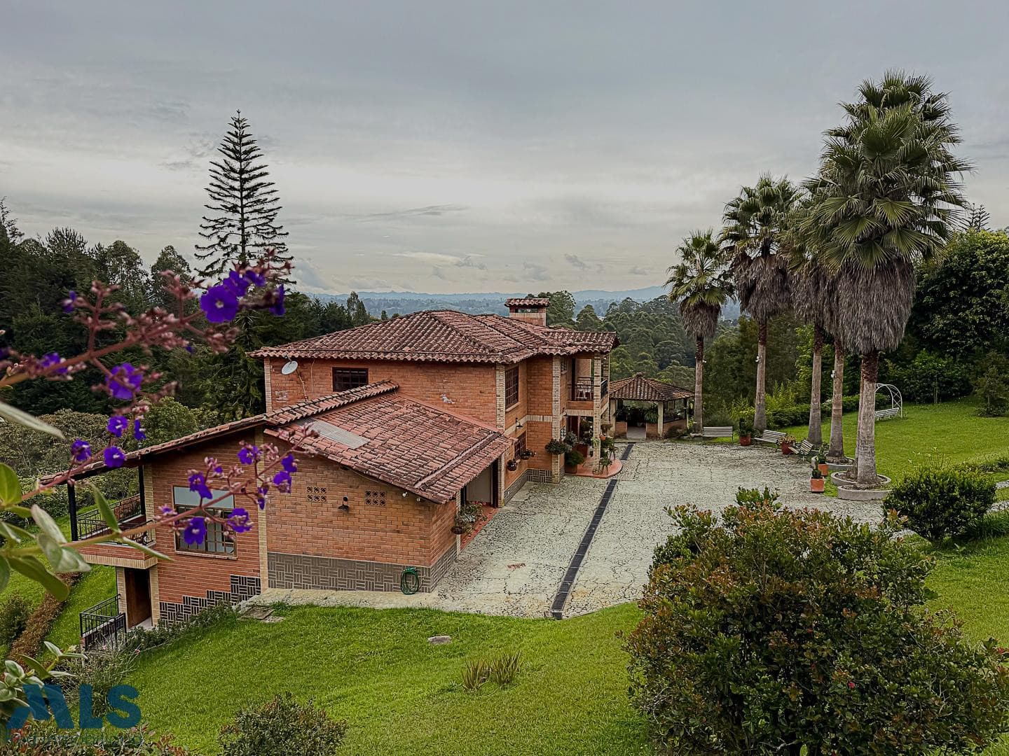 Casa en venta en Aeropuerto, Oriente Antioqueño, Rionegro — foto 1 de 50