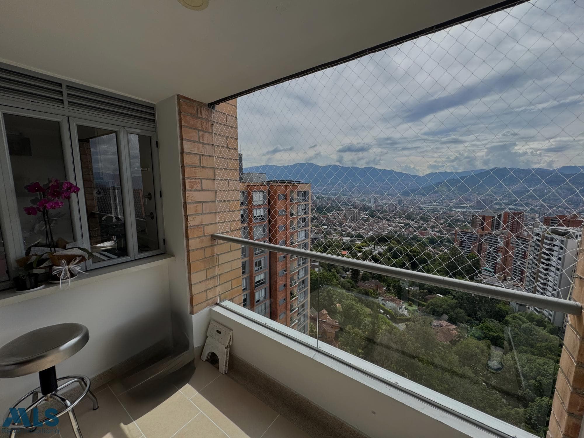 Apartamento en venta en Loma De Las Brujas, Aburra Sur, Envigado — foto 1 de 47