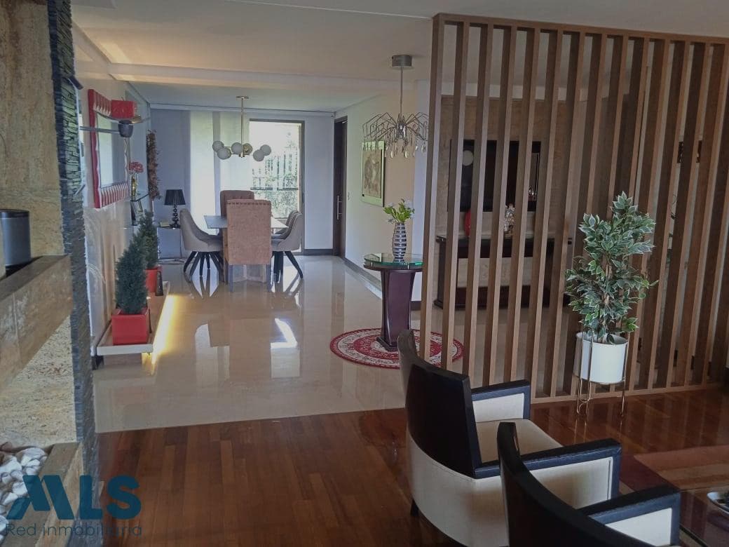 Apartamento en venta en La Calera, Poblado, Medellín — foto 1 de 37