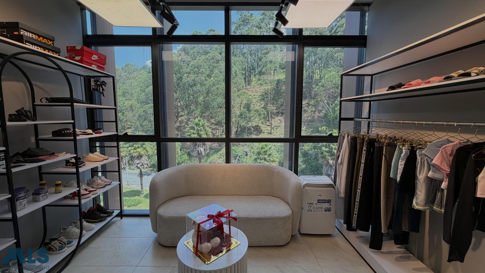 Oficina en venta en Las Palmas, Poblado, Medellín — foto 1 de 19