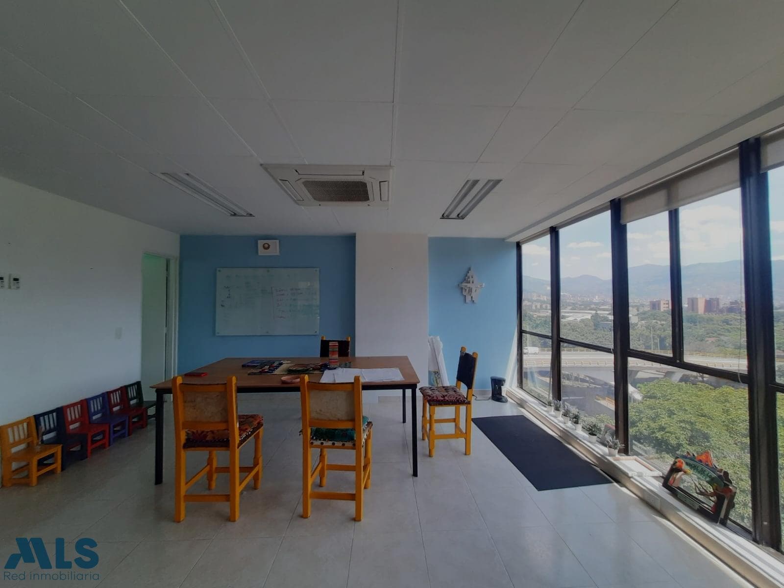 Oficina en venta en La Aguacatala, Poblado, Medellín — foto 1 de 10