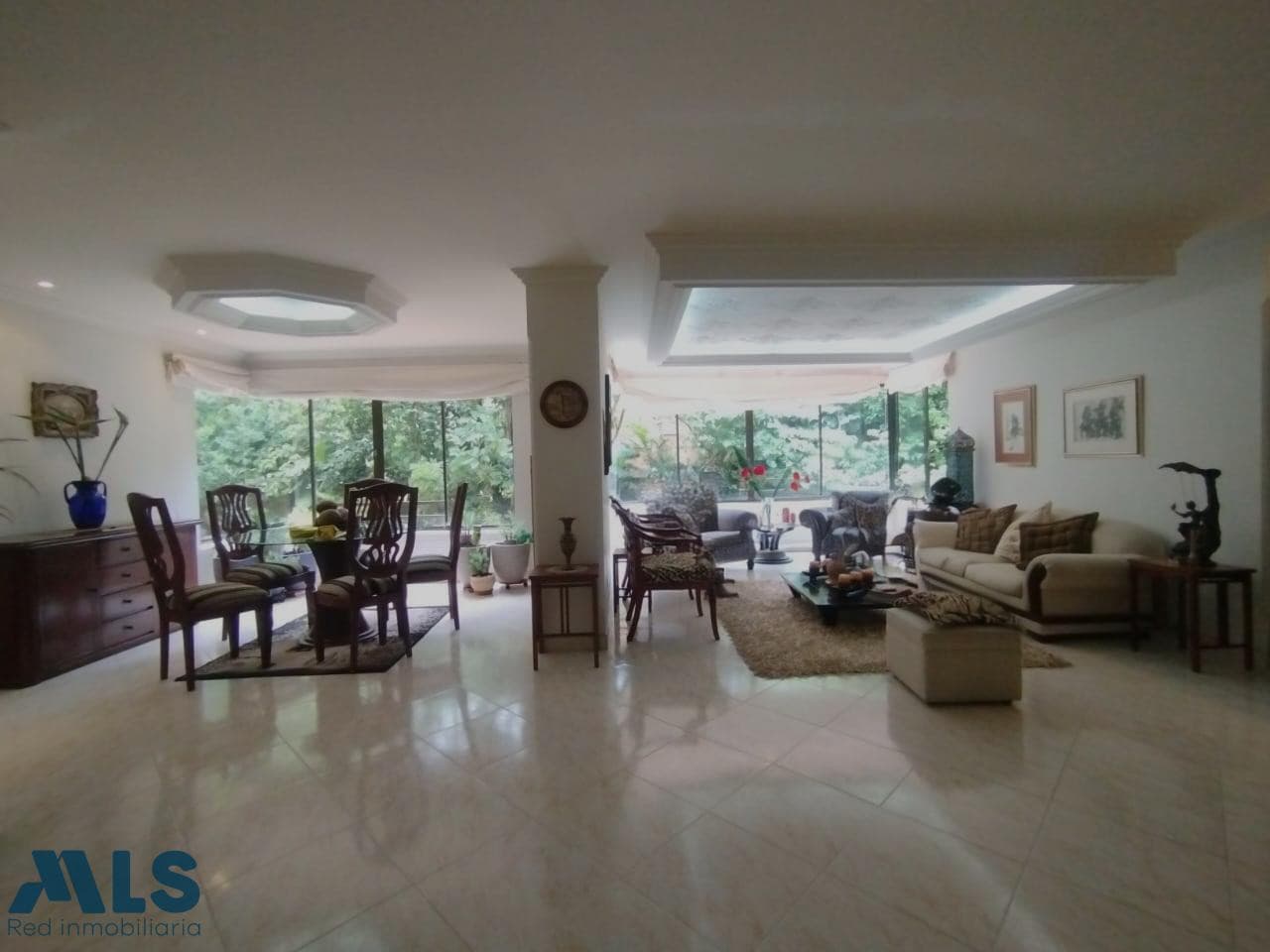 Apartamento en venta en La Toja, Poblado, Medellín — foto 1 de 23