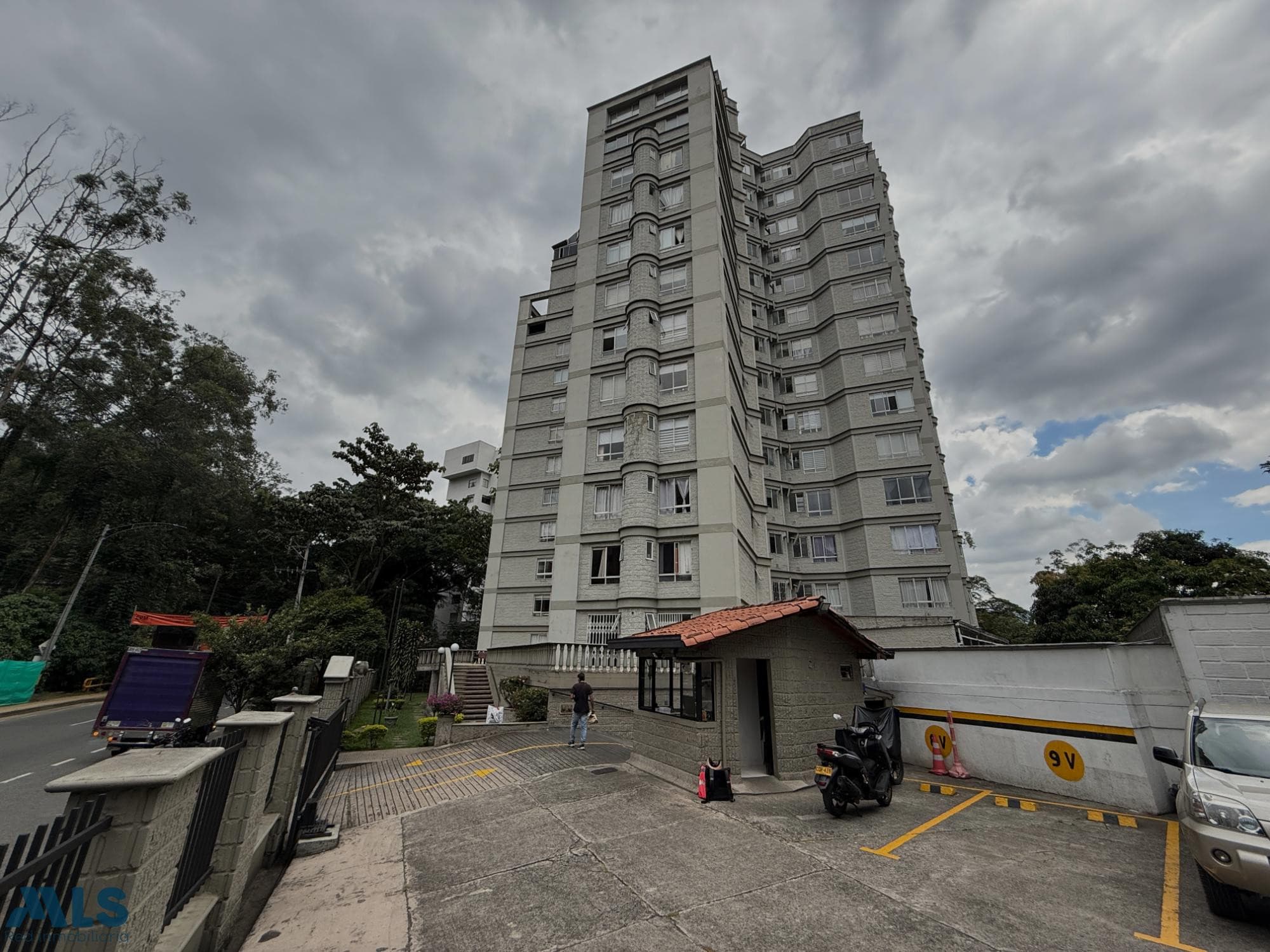 Apartamento en venta en El Campestre, Poblado, Medellín — foto 1 de 22
