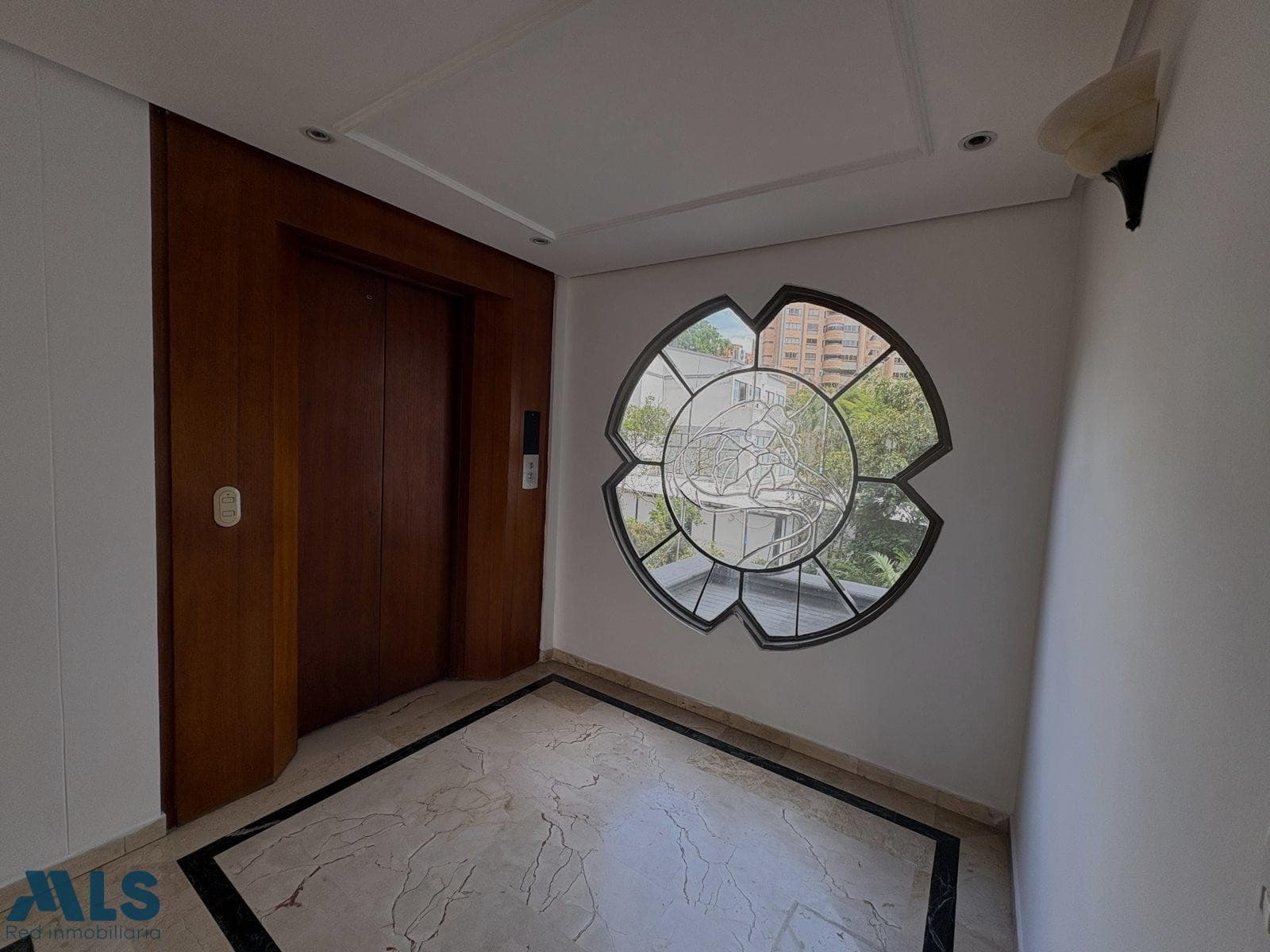 Apartamento en venta en Loma de los Parra, Poblado, Medellín — foto 1 de 16