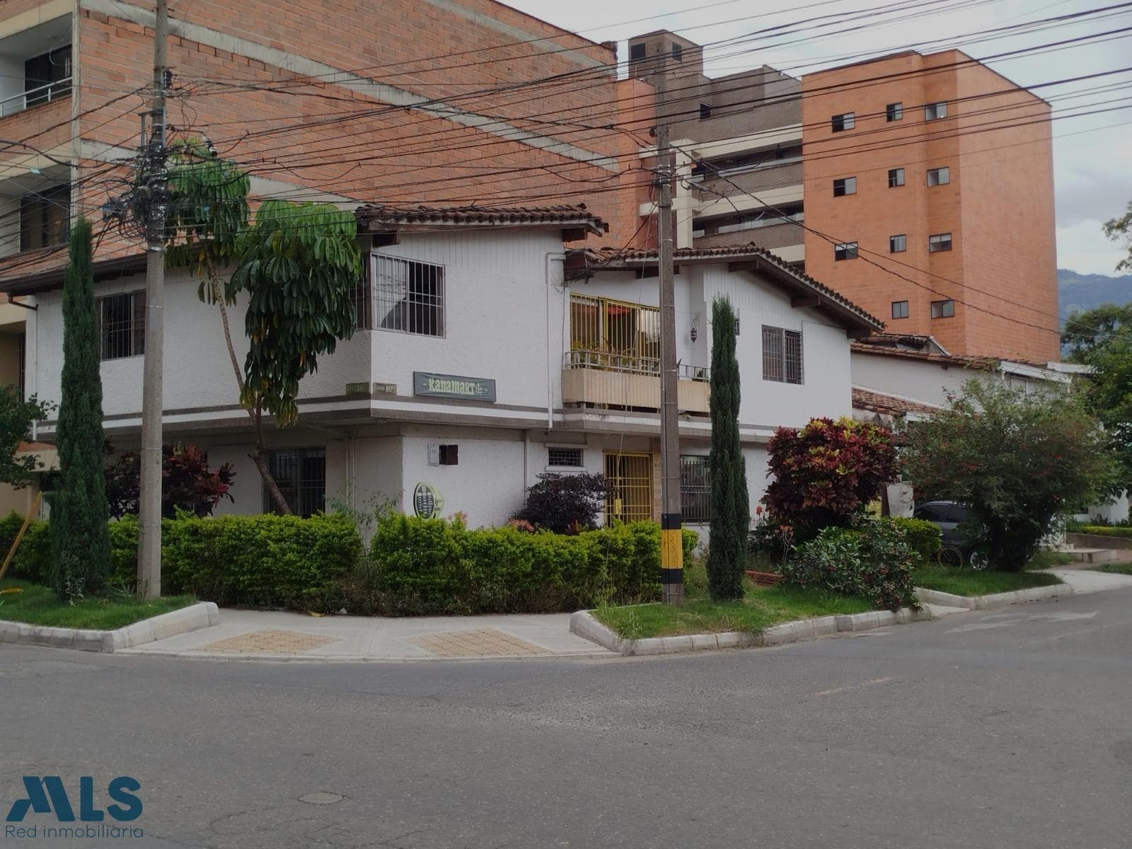 Casa en venta en Laureles, Medellín — foto 1 de 22