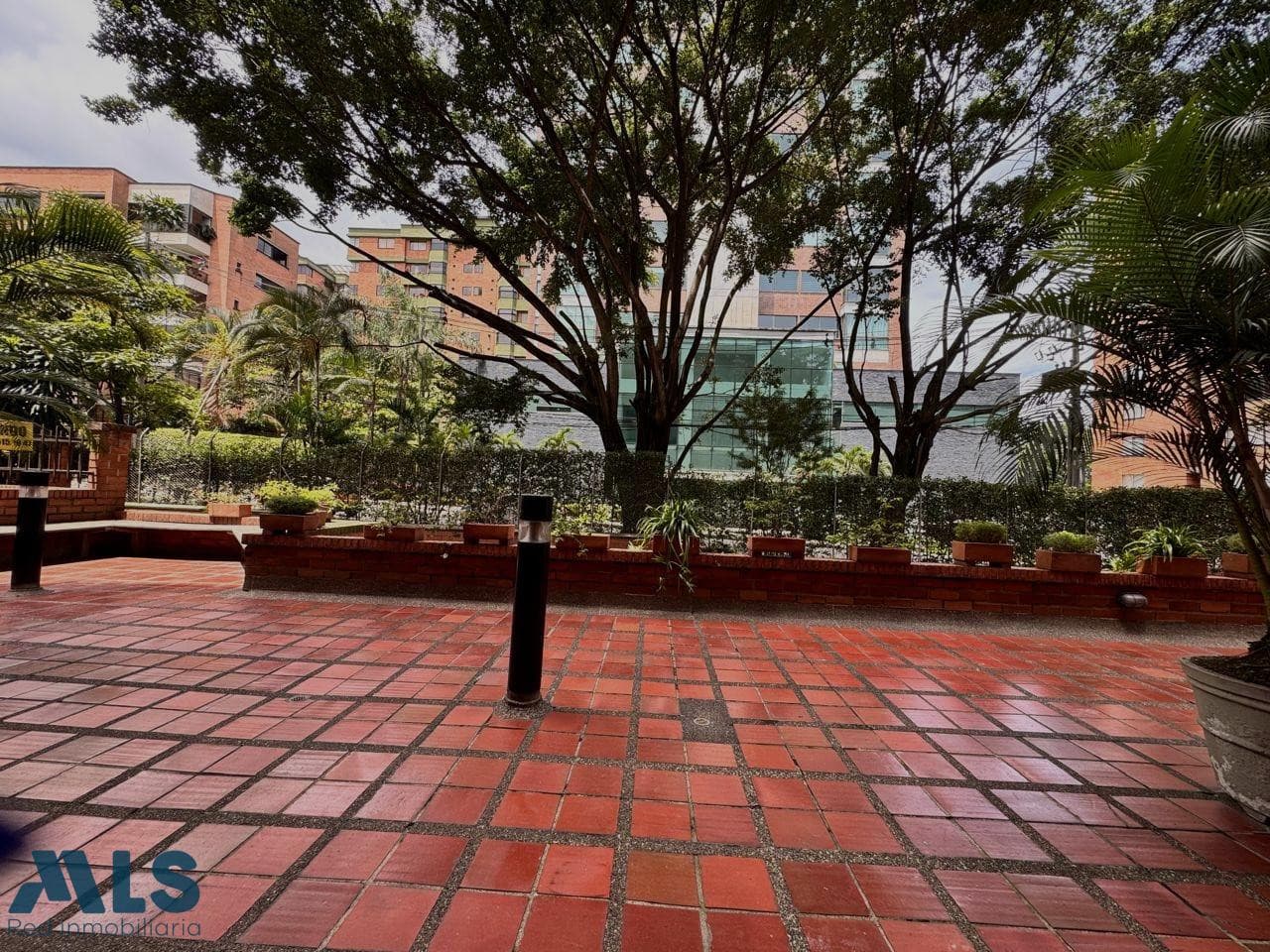 Apartamento en venta en Patio Bonito, Poblado, Medellín — foto 1 de 37