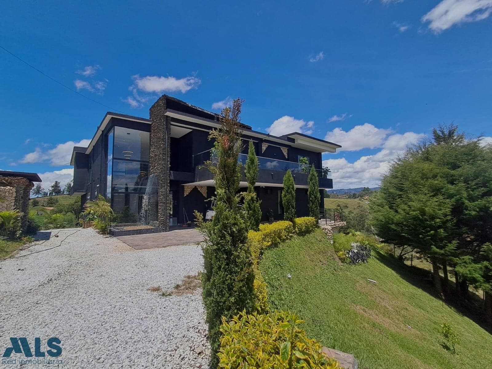 Casa en venta en V. Las Cuchillas, Oriente Antioqueño, Rionegro — foto 1 de 16