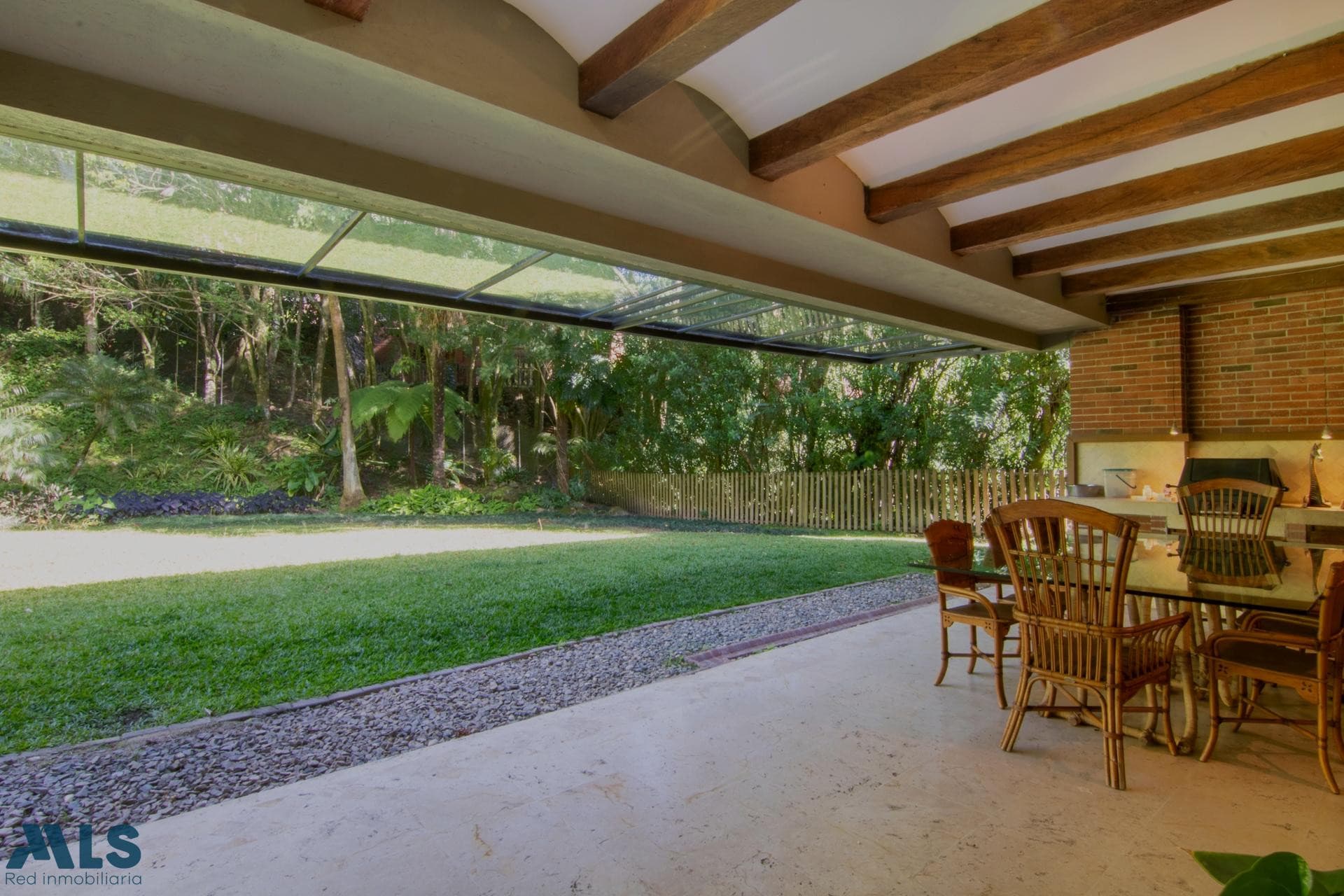 Casa en venta en Altos Del, Poblado, Medellín — foto 1 de 16