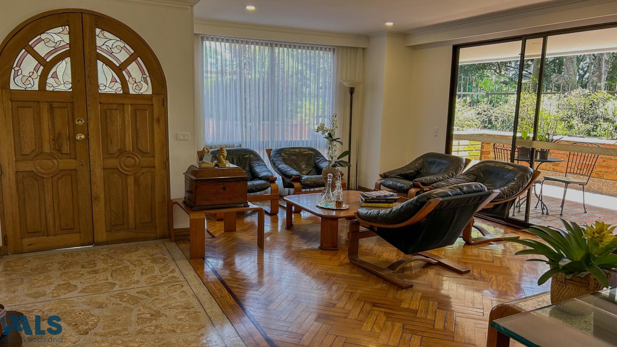 Apartamento en venta en Alejandría, Poblado, Medellín — foto 1 de 28