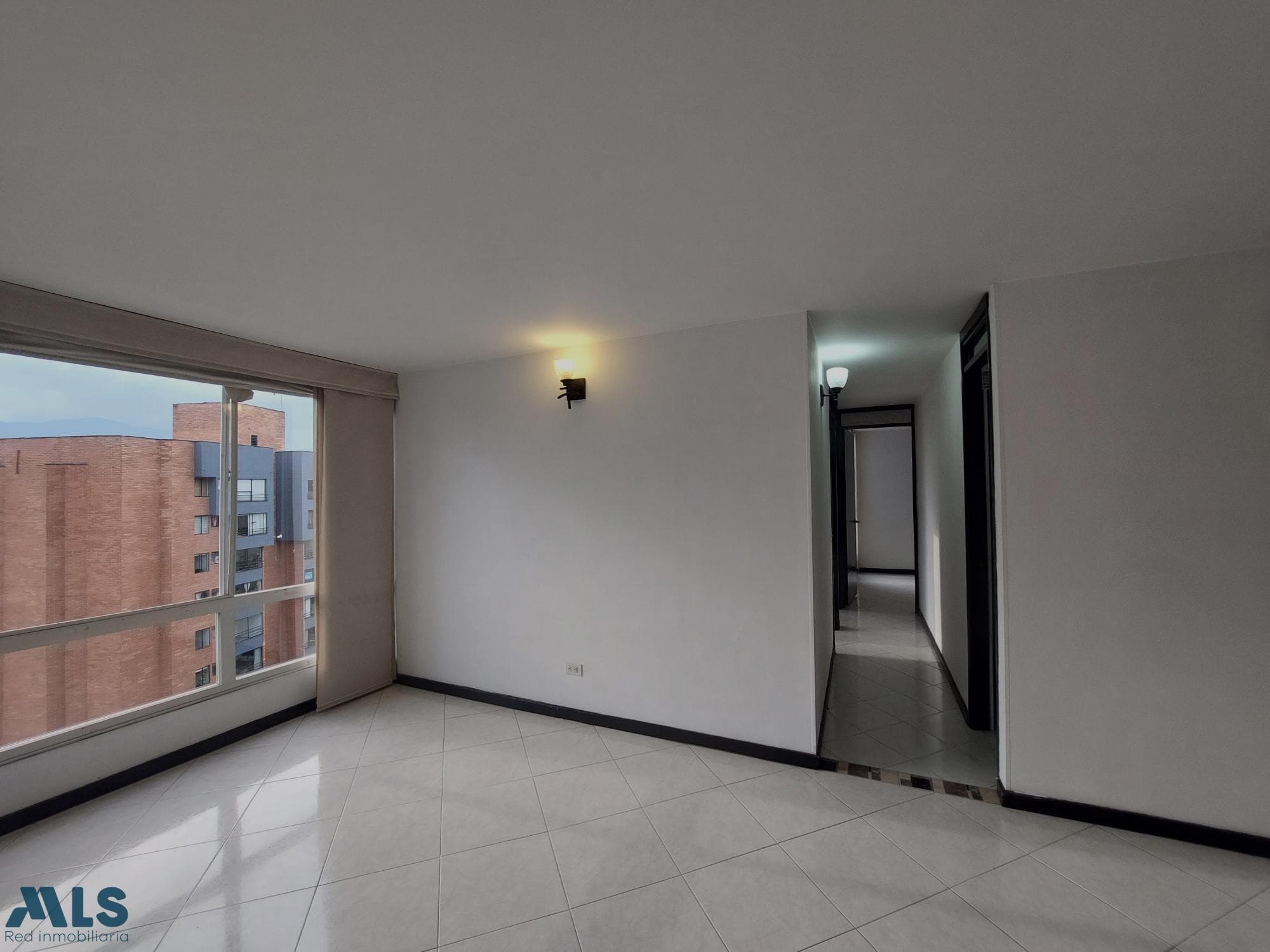 Apartamento en venta en Loma De San Julian, Poblado, Medellín — foto 1 de 28