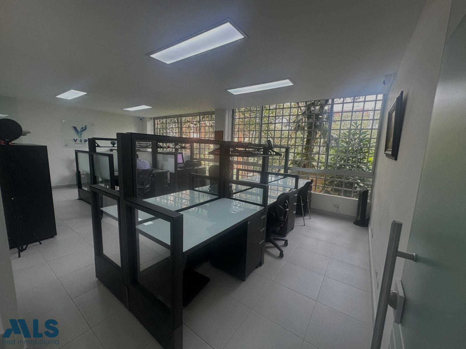 Oficina en venta en El Poblado, Medellín — foto 1 de 24