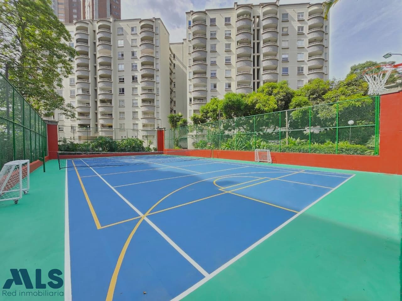 Apartamento en venta en La Florida, Poblado, Medellín — foto 1 de 28