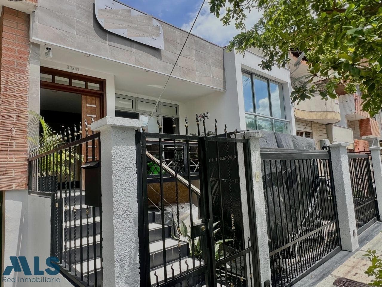 Casa en venta en Simon Bolivar, Laureles, Medellín — foto 1 de 21