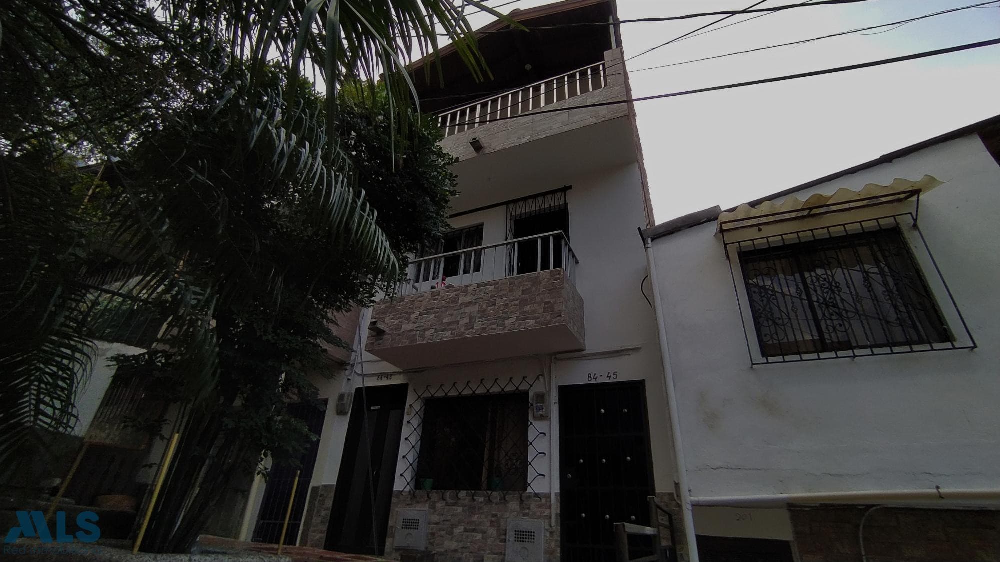 Casa en venta en Brasilia, Centro, Medellín — foto 1 de 33