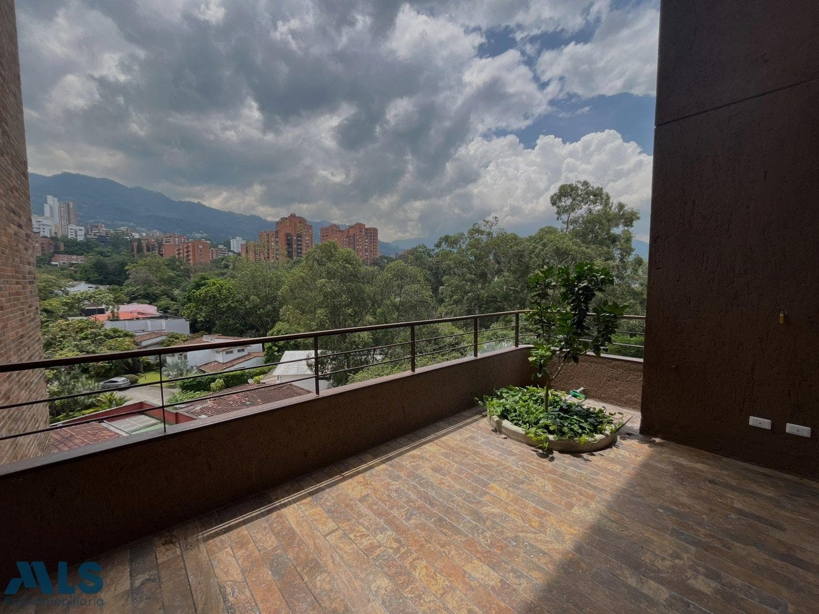 Apartamento en venta en El Diamante Nº 2, Poblado, Medellín — foto 1 de 15