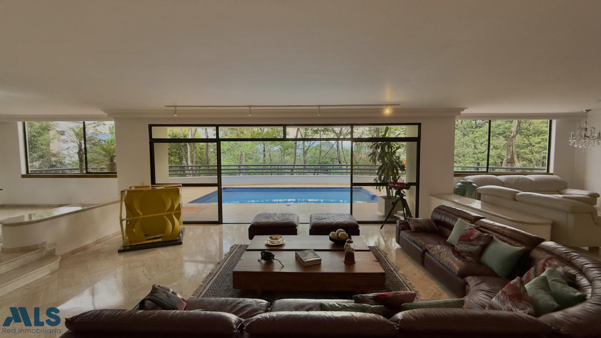 Apartamento en venta en El Campestre, Poblado, Medellín — foto 1 de 42