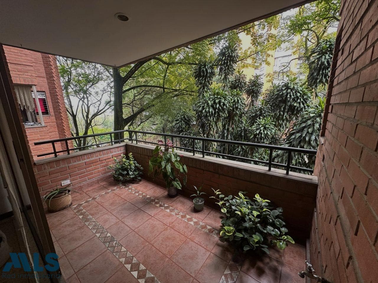 Apartamento en venta en El Tesoro, Poblado, Medellín — foto 1 de 26