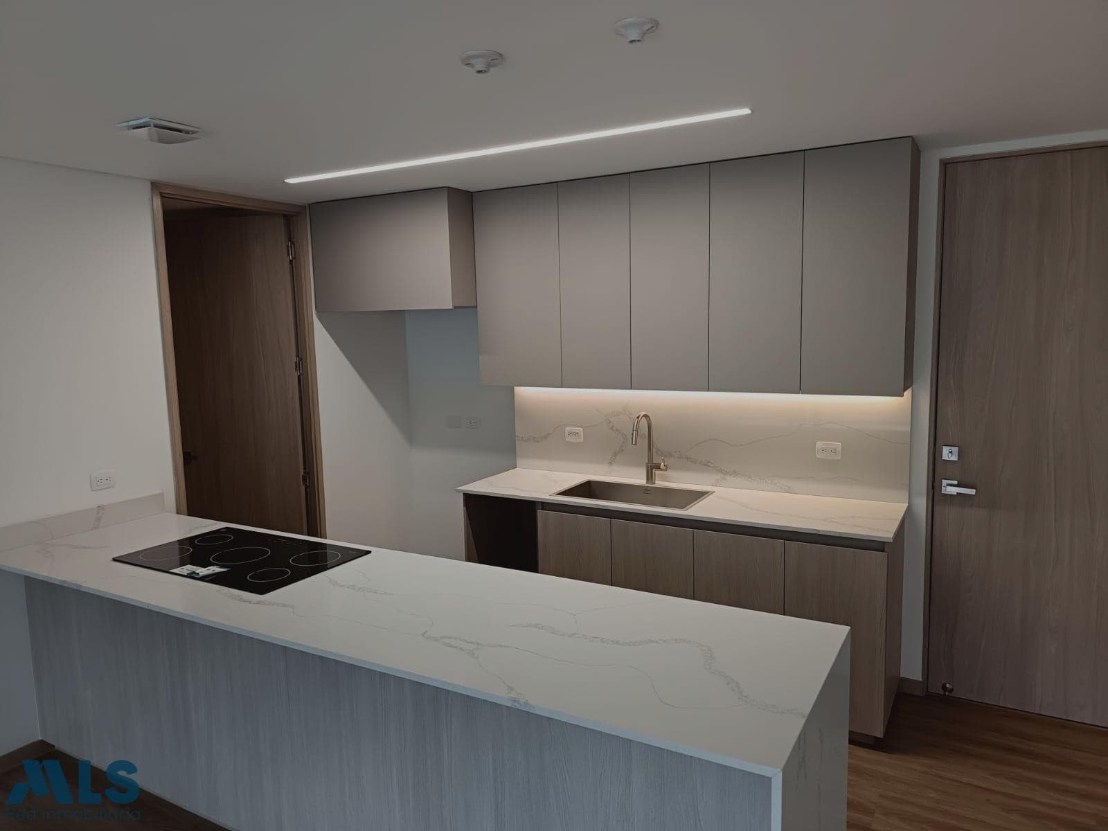Apartamento en venta en Corredor Ccial Doble Calzada Variante Aeropuerto, Oriente Antioqueño, Rionegro — foto 1 de 16