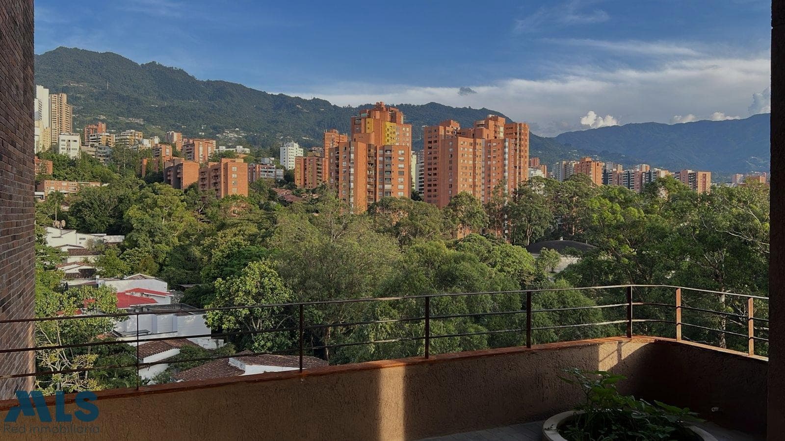 Apartamento en venta en El Diamante Nº 2, Poblado, Medellín — foto 1 de 22